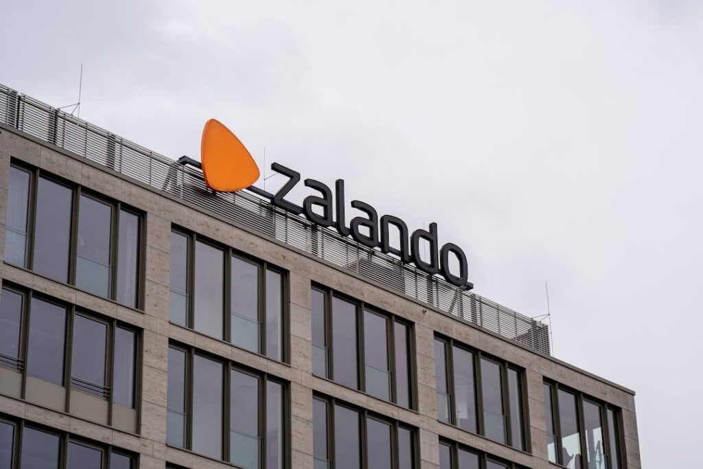 entdecken sie die zalando app – ihr perfekter begleiter für modische trends, einfache bestellung und exklusive angebote direkt auf ihrem smartphone.