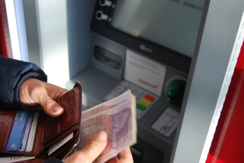 entdecken sie unsere umfassenden bankdienstleistungen, die sicheren, bequemen und effizienten finanzlösungen für privat- und geschäftskunden bieten.